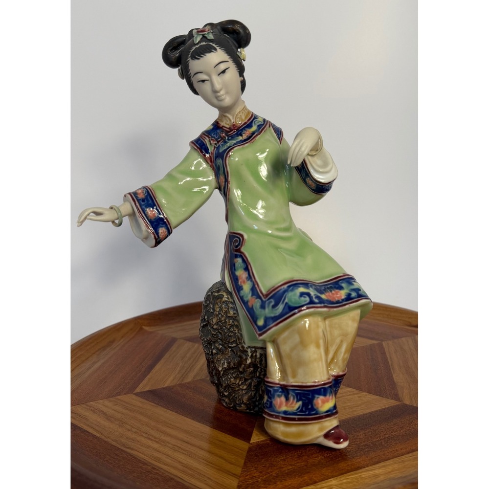Vintage Chinese Shiwan Wucai Porcelain Figurine Hand Painted Seated Lady